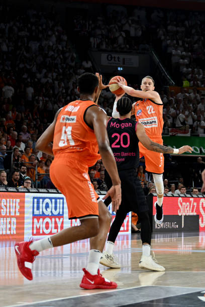 过相互配合 过相互配合