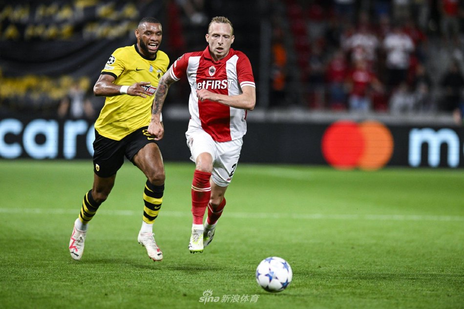 一名球员在 一名球员在